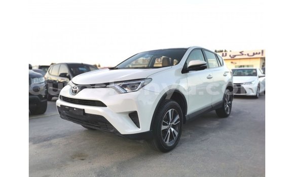 Imported Toyota Ade White Netiree iti Import - Dubai keessatti Central Kenya keessatti