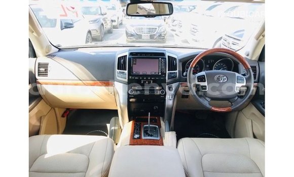 Nunua Imported Toyota Land Cruiser Nyeusi Gari ndani ya Import - Dubai nchini Kati Kenya Nunua Imported Toyota Land Cruiser Nyeusi Gari ndani ya Import - Dubai nchini Kati Kenya