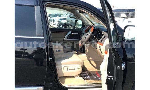 Nunua Imported Toyota Land Cruiser Nyeusi Gari ndani ya Import - Dubai nchini Kati Kenya Nunua Imported Toyota Land Cruiser Nyeusi Gari ndani ya Import - Dubai nchini Kati Kenya