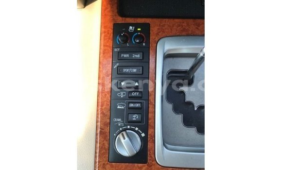 Nunua Imported Toyota Land Cruiser Nyeusi Gari ndani ya Import - Dubai nchini Kati Kenya Nunua Imported Toyota Land Cruiser Nyeusi Gari ndani ya Import - Dubai nchini Kati Kenya