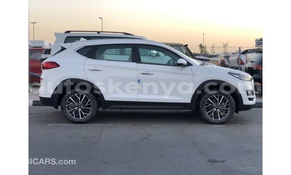 Nunua Imported Hyundai Tucson Nyeupe Gari ndani ya Import - Dubai nchini Kati Kenya Nunua Imported Hyundai Tucson Nyeupe Gari ndani ya Import - Dubai nchini Kati Kenya