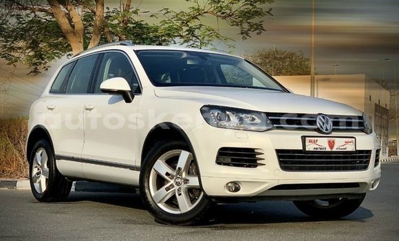 Nunua Imported Volkswagen Touareg Nyeupe Gari ndani ya Import - Dubai nchini Kati Kenya