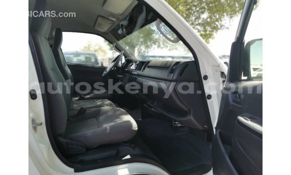 Imported Toyota Hiace White Makiinaa iti Import - Dubai keessatti Central Kenya keessatti Imported Toyota Hiace White Makiinaa iti Import - Dubai keessatti Central Kenya keessatti