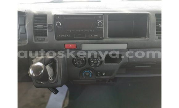 Imported Toyota Hiace White Makiinaa iti Import - Dubai keessatti Central Kenya keessatti Imported Toyota Hiace White Makiinaa iti Import - Dubai keessatti Central Kenya keessatti
