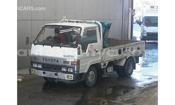 Imported Toyota Pickup White Makiinaa iti Import - Dubai keessatti Central Kenya keessatti Imported Toyota Pickup White Makiinaa iti Import - Dubai keessatti Central Kenya keessatti