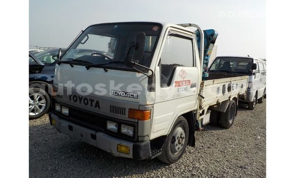 Imported Toyota Pickup White Makiinaa iti Import - Dubai keessatti Central Kenya keessatti Imported Toyota Pickup White Makiinaa iti Import - Dubai keessatti Central Kenya keessatti