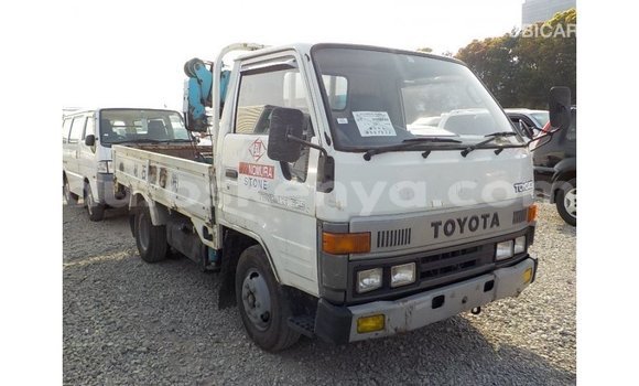 Imported Toyota Pickup White Makiinaa iti Import - Dubai keessatti Central Kenya keessatti Imported Toyota Pickup White Makiinaa iti Import - Dubai keessatti Central Kenya keessatti