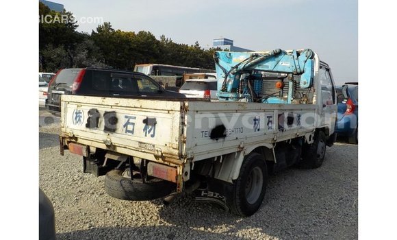 Imported Toyota Pickup White Makiinaa iti Import - Dubai keessatti Central Kenya keessatti Imported Toyota Pickup White Makiinaa iti Import - Dubai keessatti Central Kenya keessatti