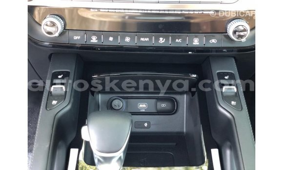 Imported Kia Carens White Makiinaa iti Import - Dubai keessatti Central Kenya keessatti Imported Kia Carens White Makiinaa iti Import - Dubai keessatti Central Kenya keessatti