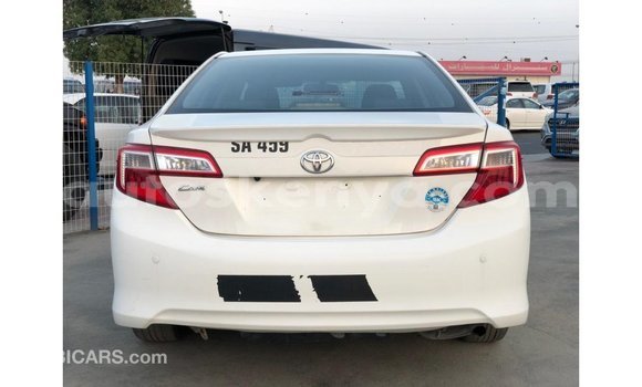 Imported Toyota Camry White Makiinaa iti Import - Dubai keessatti Central Kenya keessatti Imported Toyota Camry White Makiinaa iti Import - Dubai keessatti Central Kenya keessatti