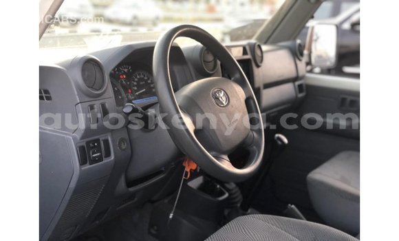 Buy Import Toyota Land Cruiser White Car in Import - Dubai in Central Kenya Buy Import Toyota Land Cruiser White Car in Import - Dubai in Central Kenya