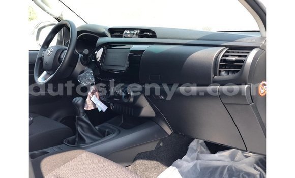 Imported Toyota Hilux White Makiinaa iti Import - Dubai keessatti Central Kenya keessatti Imported Toyota Hilux White Makiinaa iti Import - Dubai keessatti Central Kenya keessatti