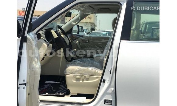 Nunua Imported Nissan Patrol Nyeupe Gari ndani ya Import - Dubai nchini Kati Kenya Nunua Imported Nissan Patrol Nyeupe Gari ndani ya Import - Dubai nchini Kati Kenya