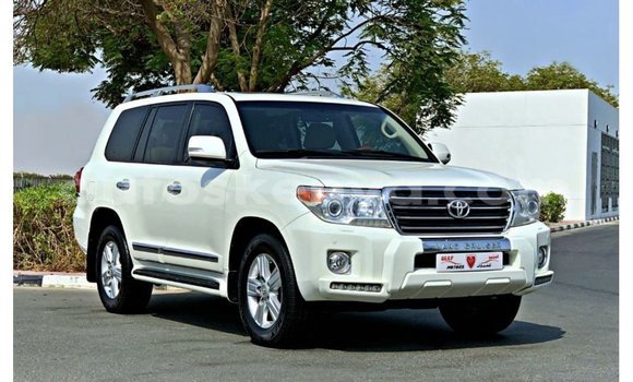 Nunua Imported Toyota Land Cruiser Nyeupe Gari ndani ya Import - Dubai nchini Kati Kenya