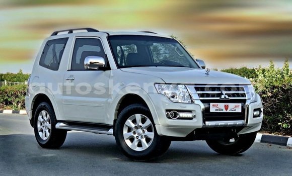 Nunua Imported Mitsubishi Pajero Nyeupe Gari ndani ya Import - Dubai nchini Kati Kenya