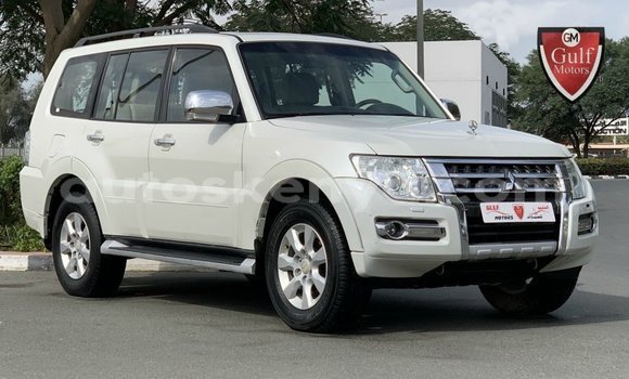 Nunua Imported Mitsubishi Pajero Nyeupe Gari ndani ya Import - Dubai nchini Kati Kenya