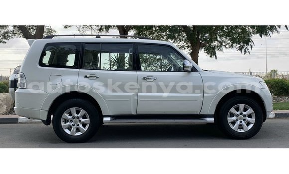 Imported Mitsubishi Pajero White Makiinaa iti Import - Dubai keessatti Central Kenya keessatti Imported Mitsubishi Pajero White Makiinaa iti Import - Dubai keessatti Central Kenya keessatti