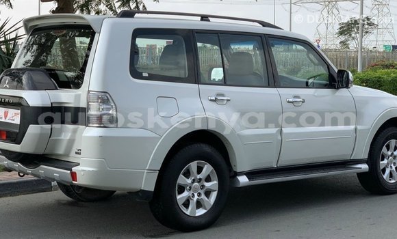 Imported Mitsubishi Pajero White Makiinaa iti Import - Dubai keessatti Central Kenya keessatti Imported Mitsubishi Pajero White Makiinaa iti Import - Dubai keessatti Central Kenya keessatti