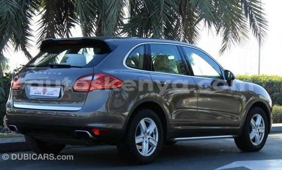 Imported Porsche Cayenne Brown Makiinaa iti Import - Dubai keessatti Central Kenya keessatti Imported Porsche Cayenne Brown Makiinaa iti Import - Dubai keessatti Central Kenya keessatti