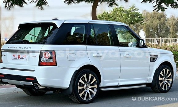 Imported Land Rover Range Rover White Makiinaa iti Import - Dubai keessatti Central Kenya keessatti Imported Land Rover Range Rover White Makiinaa iti Import - Dubai keessatti Central Kenya keessatti