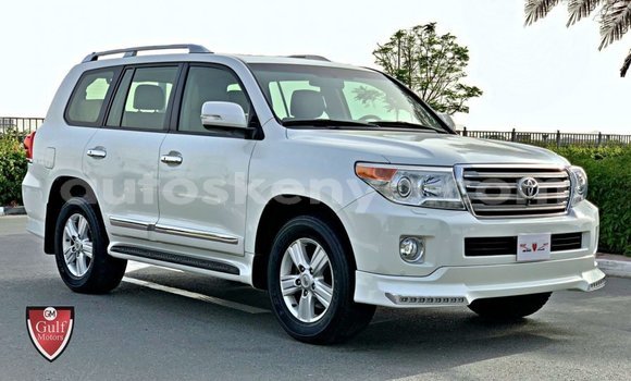 Nunua Imported Toyota Land Cruiser Nyeupe Gari ndani ya Import - Dubai nchini Kati Kenya