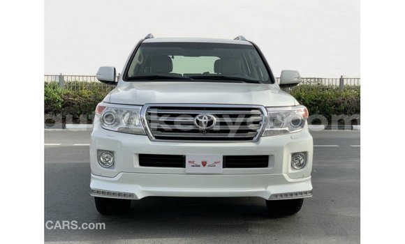 Buy Import Toyota Land Cruiser White Car in Import - Dubai in Central Kenya Buy Import Toyota Land Cruiser White Car in Import - Dubai in Central Kenya