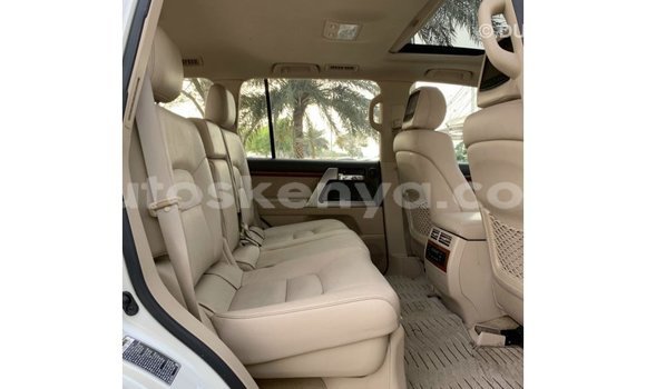 Buy Import Toyota Land Cruiser White Car in Import - Dubai in Central Kenya Buy Import Toyota Land Cruiser White Car in Import - Dubai in Central Kenya