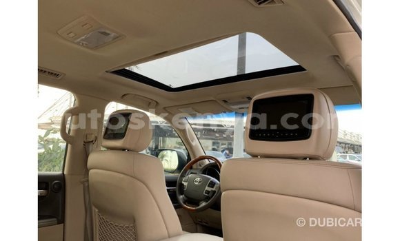 Buy Import Toyota Land Cruiser White Car in Import - Dubai in Central Kenya Buy Import Toyota Land Cruiser White Car in Import - Dubai in Central Kenya