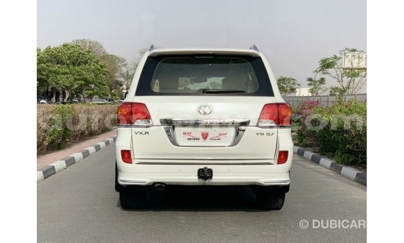 Buy Import Toyota Land Cruiser White Car in Import - Dubai in Central Kenya Buy Import Toyota Land Cruiser White Car in Import - Dubai in Central Kenya