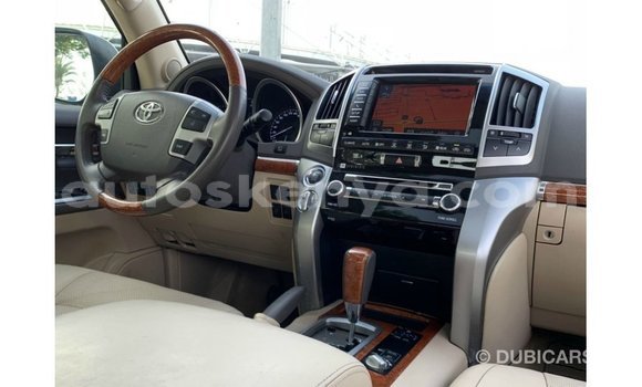 Buy Import Toyota Land Cruiser White Car in Import - Dubai in Central Kenya Buy Import Toyota Land Cruiser White Car in Import - Dubai in Central Kenya