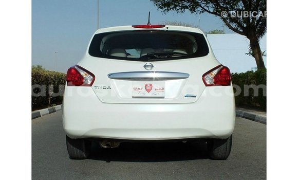 Nunua Imported Nissan 350Z Nyeupe Gari ndani ya Import - Dubai nchini Kati Kenya Nunua Imported Nissan 350Z Nyeupe Gari ndani ya Import - Dubai nchini Kati Kenya
