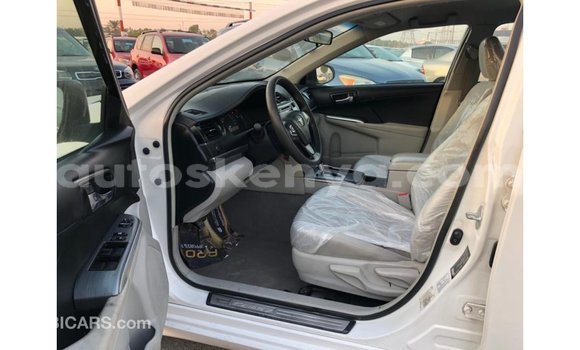 Nunua Imported Toyota Camry Nyeupe Gari ndani ya Import - Dubai nchini Kati Kenya Nunua Imported Toyota Camry Nyeupe Gari ndani ya Import - Dubai nchini Kati Kenya