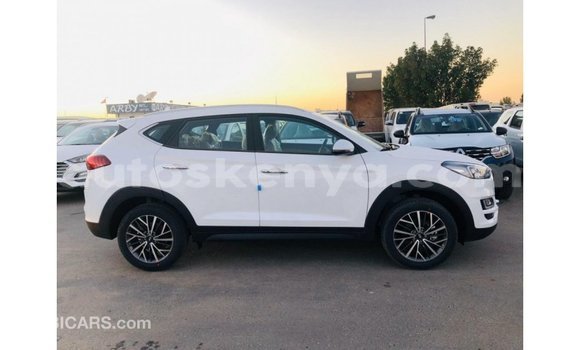 Nunua Imported Hyundai Tucson Nyeupe Gari ndani ya Import - Dubai nchini Kati Kenya Nunua Imported Hyundai Tucson Nyeupe Gari ndani ya Import - Dubai nchini Kati Kenya