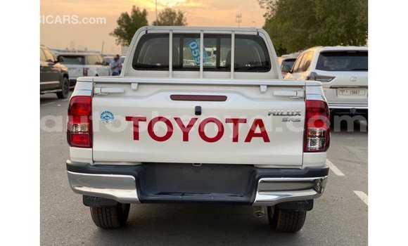 Buy Import Toyota Hilux White Car in Import - Dubai in Central Kenya Buy Import Toyota Hilux White Car in Import - Dubai in Central Kenya