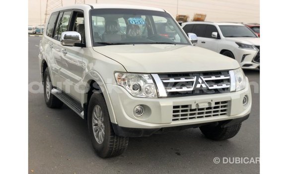Imported Mitsubishi Pajero White Makiinaa iti Import - Dubai keessatti Central Kenya keessatti Imported Mitsubishi Pajero White Makiinaa iti Import - Dubai keessatti Central Kenya keessatti