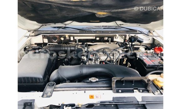 Imported Mitsubishi Pajero White Makiinaa iti Import - Dubai keessatti Central Kenya keessatti Imported Mitsubishi Pajero White Makiinaa iti Import - Dubai keessatti Central Kenya keessatti