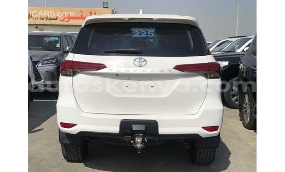Imported Toyota Fortuner White Makiinaa iti Import - Dubai keessatti Central Kenya keessatti Imported Toyota Fortuner White Makiinaa iti Import - Dubai keessatti Central Kenya keessatti