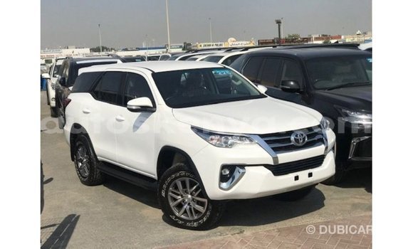 Imported Toyota Fortuner White Makiinaa iti Import - Dubai keessatti Central Kenya keessatti Imported Toyota Fortuner White Makiinaa iti Import - Dubai keessatti Central Kenya keessatti