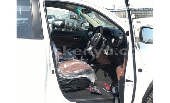 Imported Toyota Fortuner White Makiinaa iti Import - Dubai keessatti Central Kenya keessatti Imported Toyota Fortuner White Makiinaa iti Import - Dubai keessatti Central Kenya keessatti