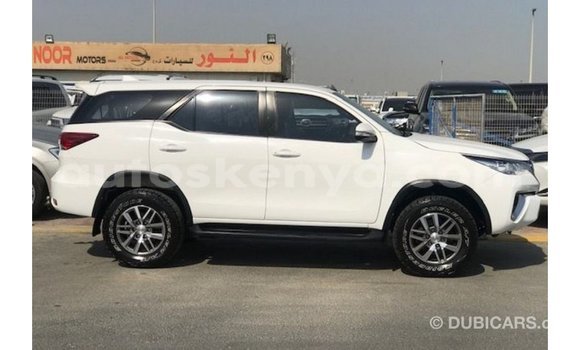 Imported Toyota Fortuner White Makiinaa iti Import - Dubai keessatti Central Kenya keessatti Imported Toyota Fortuner White Makiinaa iti Import - Dubai keessatti Central Kenya keessatti