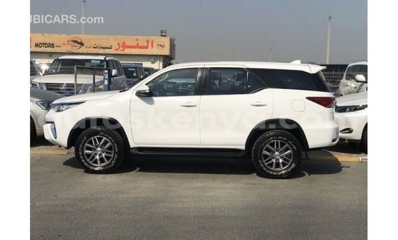 Imported Toyota Fortuner White Makiinaa iti Import - Dubai keessatti Central Kenya keessatti Imported Toyota Fortuner White Makiinaa iti Import - Dubai keessatti Central Kenya keessatti