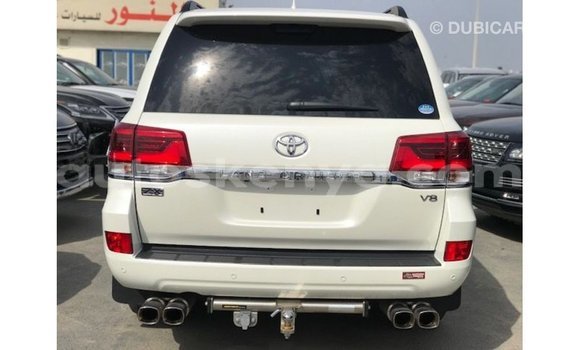 Nunua Imported Toyota Land Cruiser Nyeupe Gari ndani ya Import - Dubai nchini Kati Kenya Nunua Imported Toyota Land Cruiser Nyeupe Gari ndani ya Import - Dubai nchini Kati Kenya