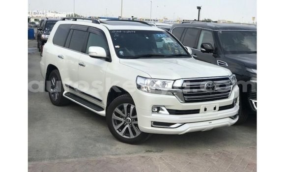 Nunua Imported Toyota Land Cruiser Nyeupe Gari ndani ya Import - Dubai nchini Kati Kenya Nunua Imported Toyota Land Cruiser Nyeupe Gari ndani ya Import - Dubai nchini Kati Kenya