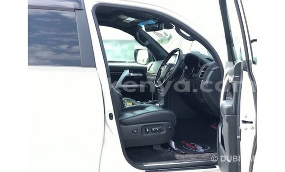 Nunua Imported Toyota Land Cruiser Nyeupe Gari ndani ya Import - Dubai nchini Kati Kenya Nunua Imported Toyota Land Cruiser Nyeupe Gari ndani ya Import - Dubai nchini Kati Kenya