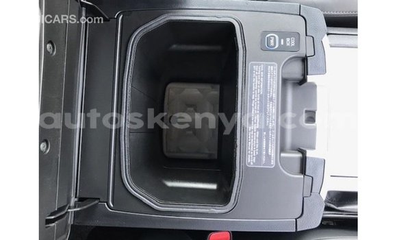 Nunua Imported Toyota Land Cruiser Nyeupe Gari ndani ya Import - Dubai nchini Kati Kenya Nunua Imported Toyota Land Cruiser Nyeupe Gari ndani ya Import - Dubai nchini Kati Kenya