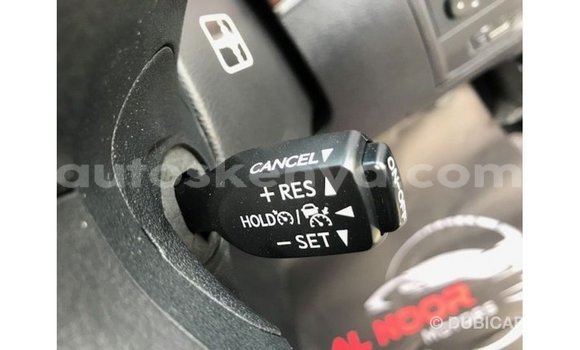 Nunua Imported Toyota Land Cruiser Nyeupe Gari ndani ya Import - Dubai nchini Kati Kenya Nunua Imported Toyota Land Cruiser Nyeupe Gari ndani ya Import - Dubai nchini Kati Kenya