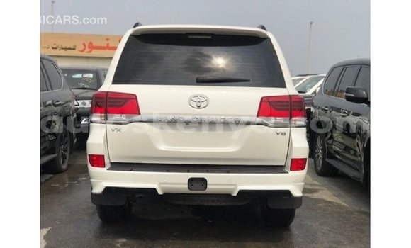 Nunua Imported Toyota Land Cruiser Nyeupe Gari ndani ya Import - Dubai nchini Kati Kenya Nunua Imported Toyota Land Cruiser Nyeupe Gari ndani ya Import - Dubai nchini Kati Kenya