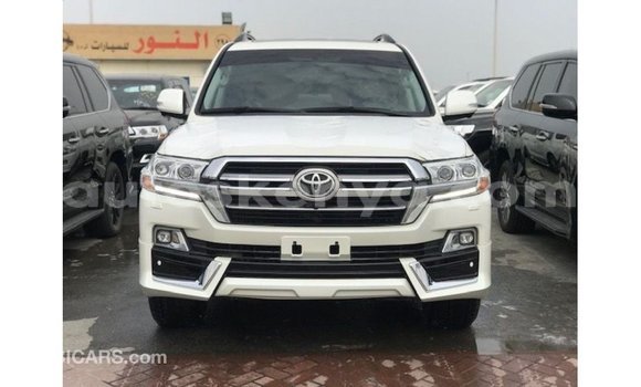 Nunua Imported Toyota Land Cruiser Nyeupe Gari ndani ya Import - Dubai nchini Kati Kenya Nunua Imported Toyota Land Cruiser Nyeupe Gari ndani ya Import - Dubai nchini Kati Kenya
