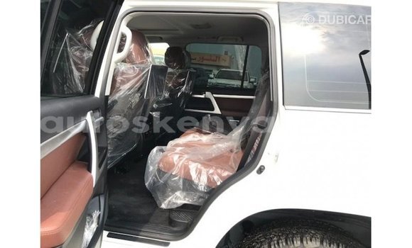 Nunua Imported Toyota Land Cruiser Nyeupe Gari ndani ya Import - Dubai nchini Kati Kenya Nunua Imported Toyota Land Cruiser Nyeupe Gari ndani ya Import - Dubai nchini Kati Kenya