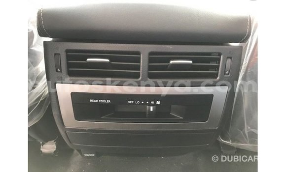 Nunua Imported Toyota Land Cruiser Nyeupe Gari ndani ya Import - Dubai nchini Kati Kenya Nunua Imported Toyota Land Cruiser Nyeupe Gari ndani ya Import - Dubai nchini Kati Kenya